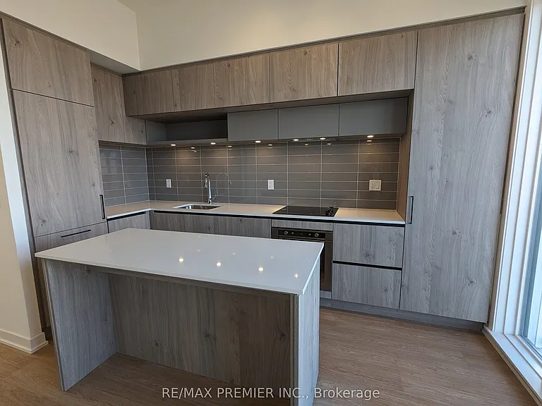 11 Steckley House Ln #403 — Photo 2
