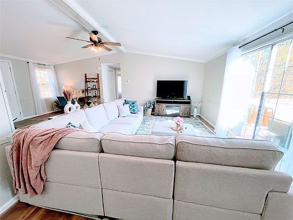5th image of 160 Jermyn Ln