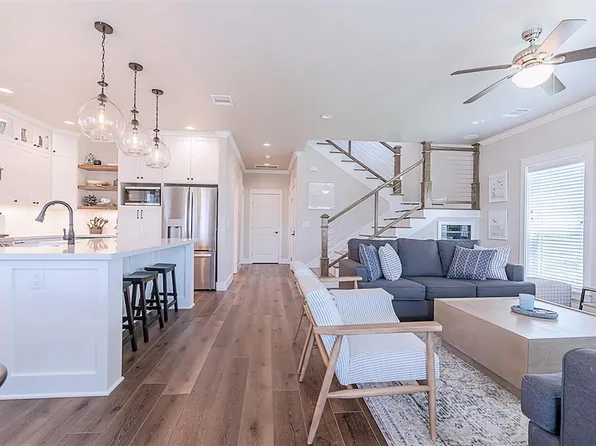 4223 Spanish Main Blvd, Galveston, TX 77554