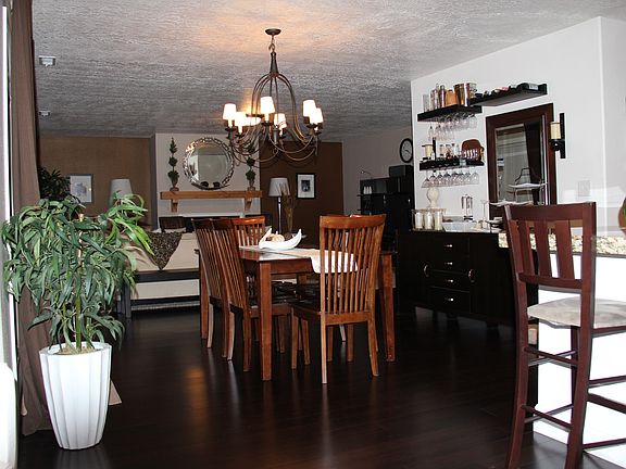 5th image of 506 S Olive Way