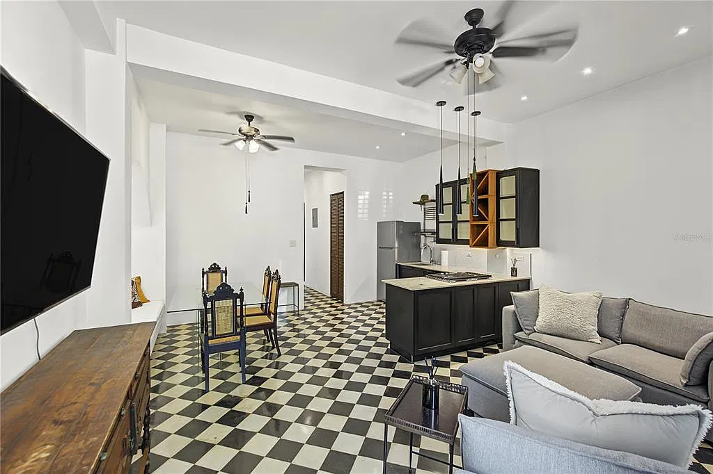 2 bed, 1.0 bath, 900 sqft, $2,500 — Photo 4