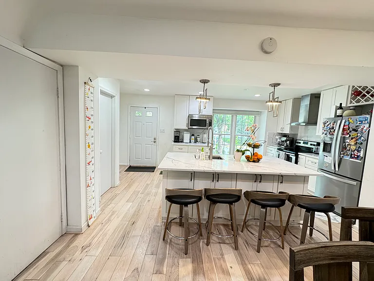 9609 Masterworks Dr — Photo 2