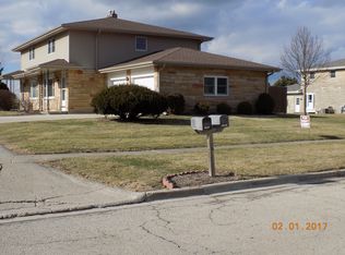 1721 Maness Ct, Sycamore, IL 60178