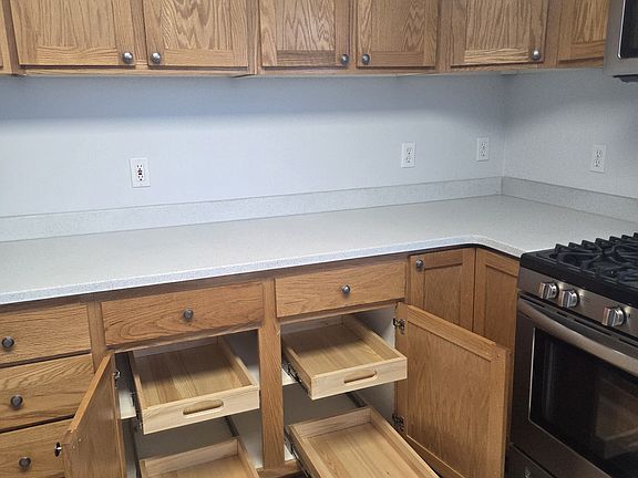 4th image of 432 NE Seward Ave #B