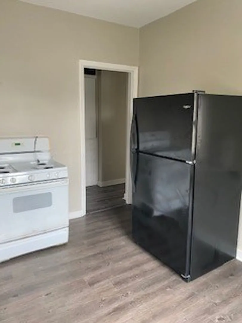 406 West Buell Avenue — Photo 2