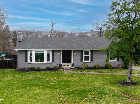 11211 Darlington Pl, Douglass Hills, KY 40243