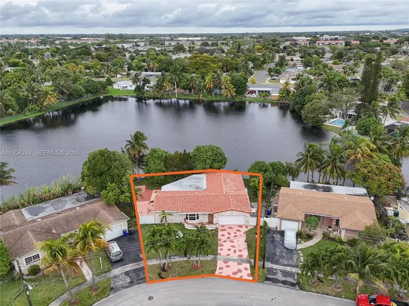 3241 NW 40th St, Lauderdale Lakes, FL 33309