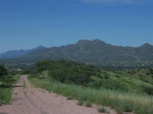 1045 Lavista Ct, Rio Rico, AZ 85648