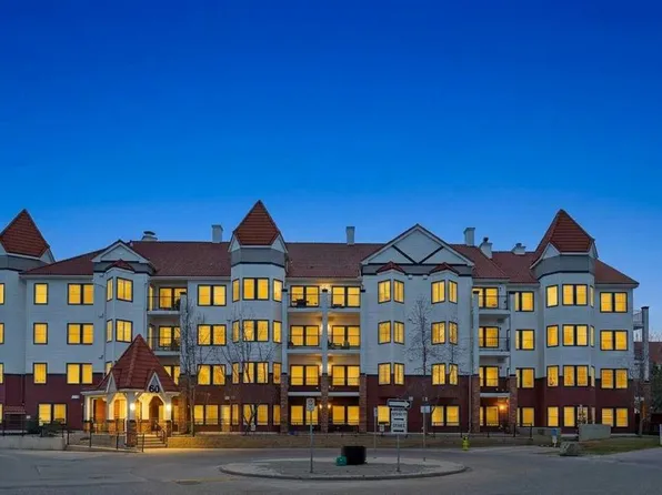 60 N Royal Oak Plz NW #104, Calgary, AB T3G 0A7