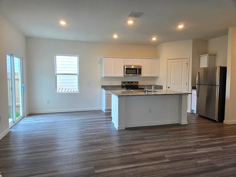504 McFadin Way — Photo 1