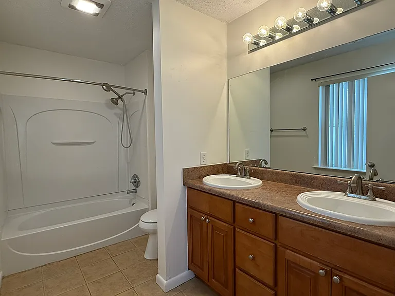 401 Crystal Ln — Photo 10