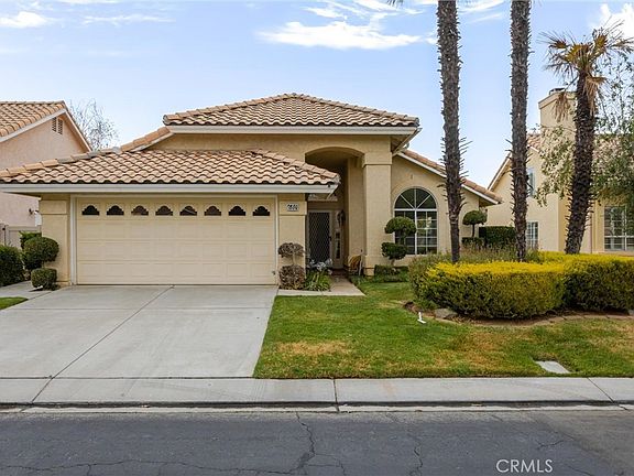 2nd image of 680 Indian Wells Rd