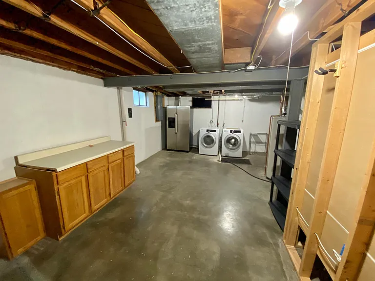 966 Simmons Ave — Photo 15