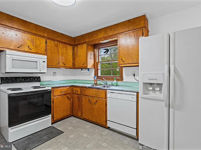 16811 Ridge Rd — Photo 7