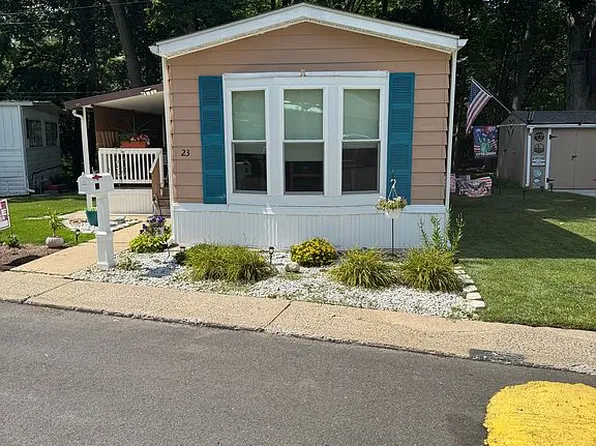 23 South Dr, Hightstown, NJ 08520