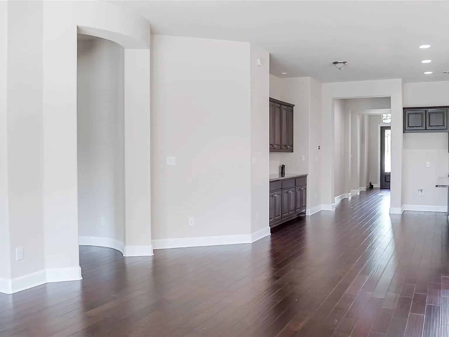 4 bed, 2.5 bath, 2384 sqft, $2,250 — Photo 4