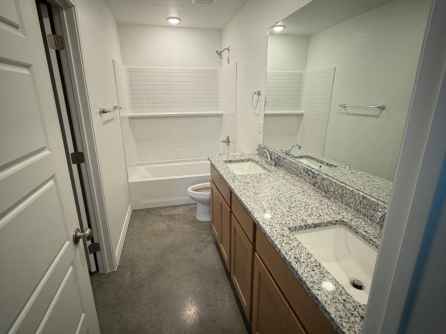 3 bed, 1174 sqft, $1,600 — Photo 4