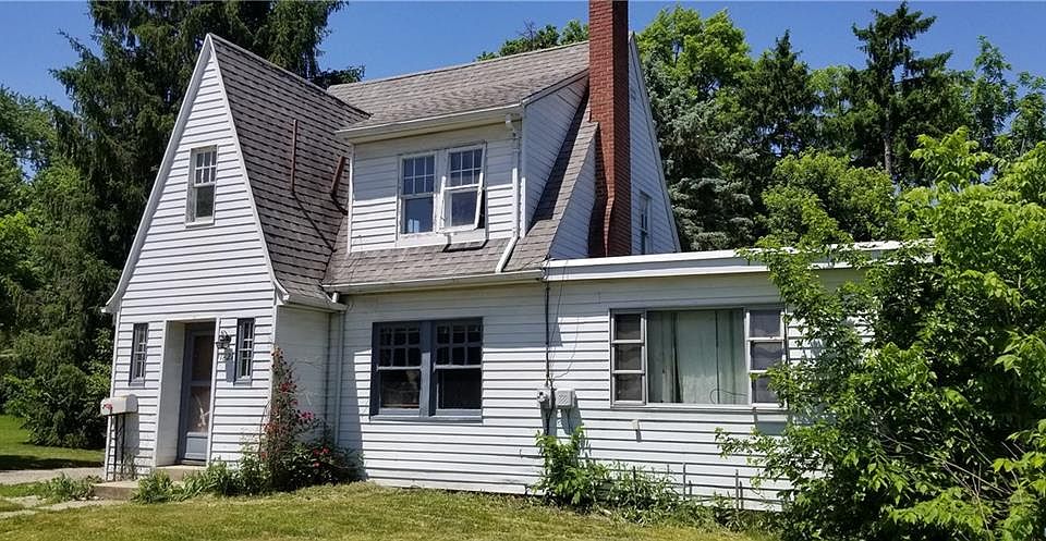 2nd image of 1821 E Siebenthaler Ave