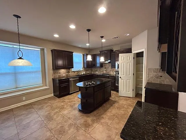 4 bed, 3.5 bath, 3210 sqft, $2,595 — Photo 4