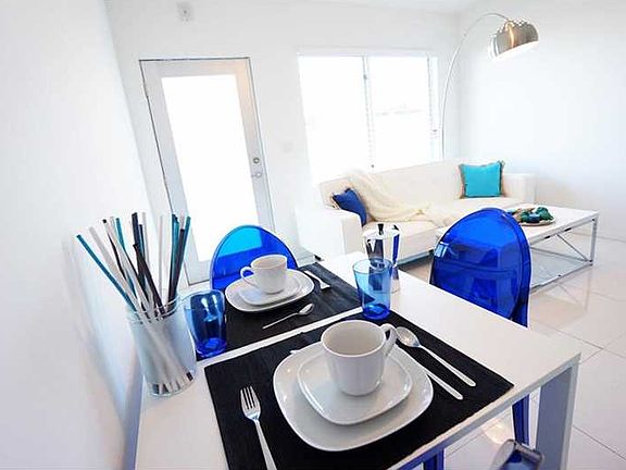 5th image of 801 15th St APT 204