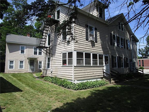 3rd image of 1055 Main St