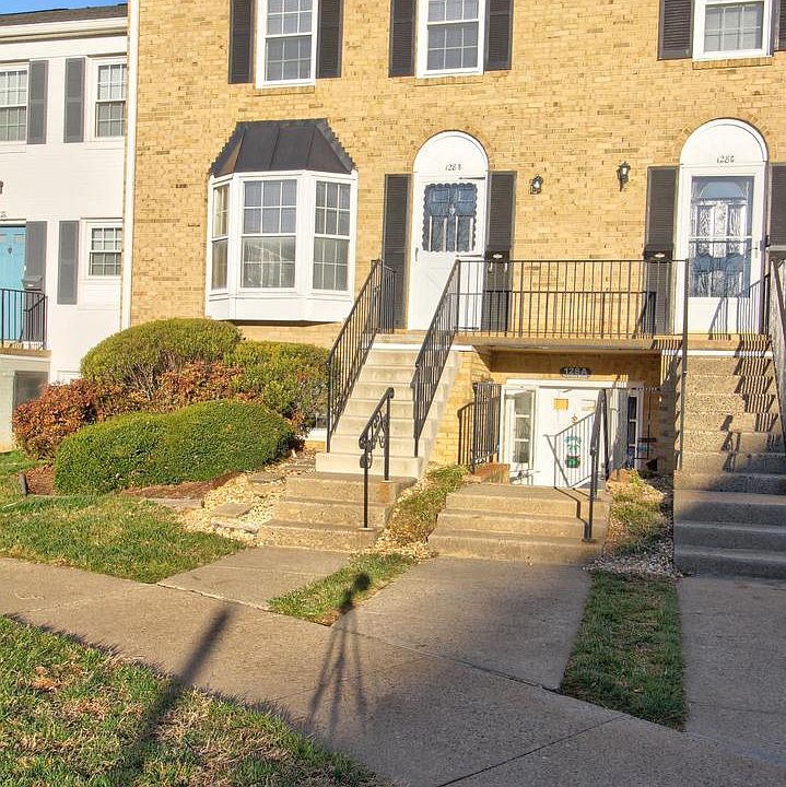 1st image of 128 Fairfield Dr #B