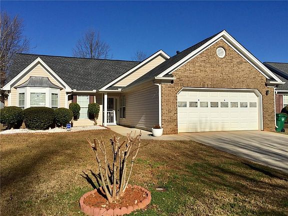 2nd image of 2584 Hillvale Cir
