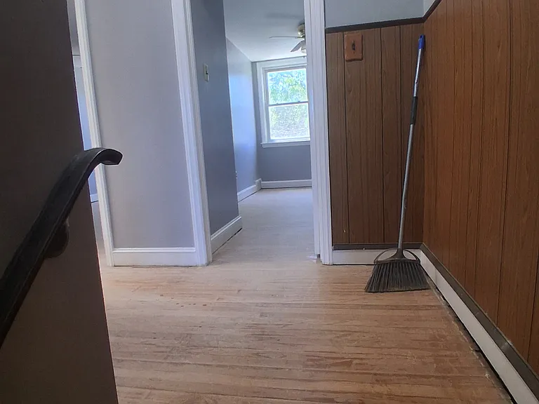 1080 Stratford Rd — Photo 3