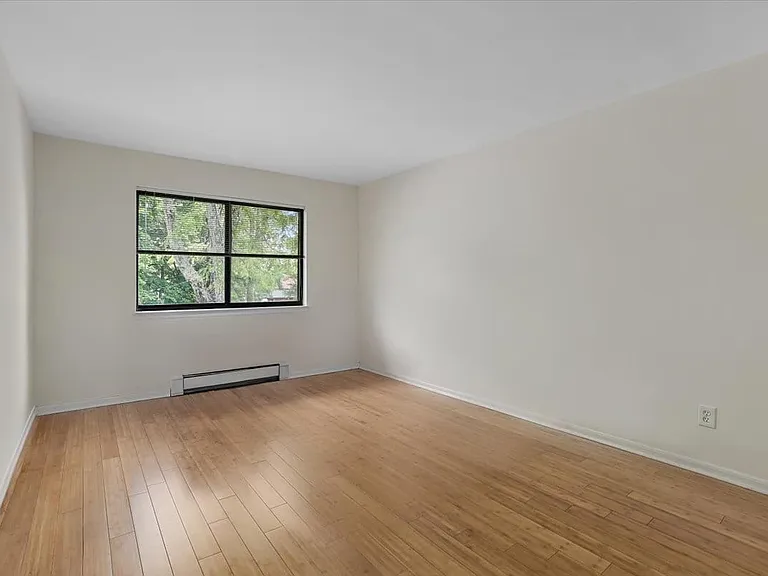 555 Central Park Ave #348 — Photo 12