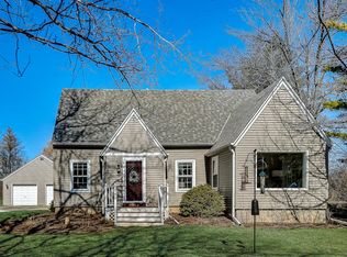 1534 W County Line Rd, Mequon, WI 53092