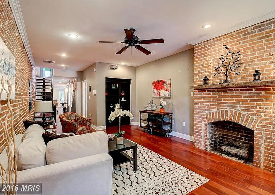 Spacious living room!