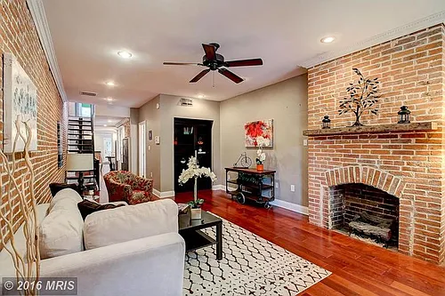 222 S Ann St Photo 1