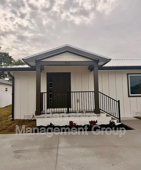 400 Avenue C SE #A