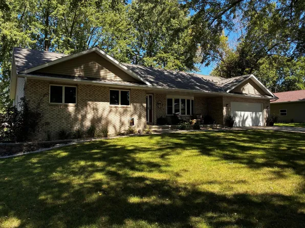 1960 Willow Ave, Worthington, MN 56187