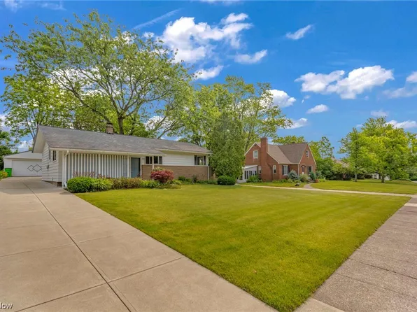 592 Grayton Rd, Berea, OH 44017