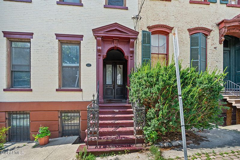 5th image of 28 1st Street