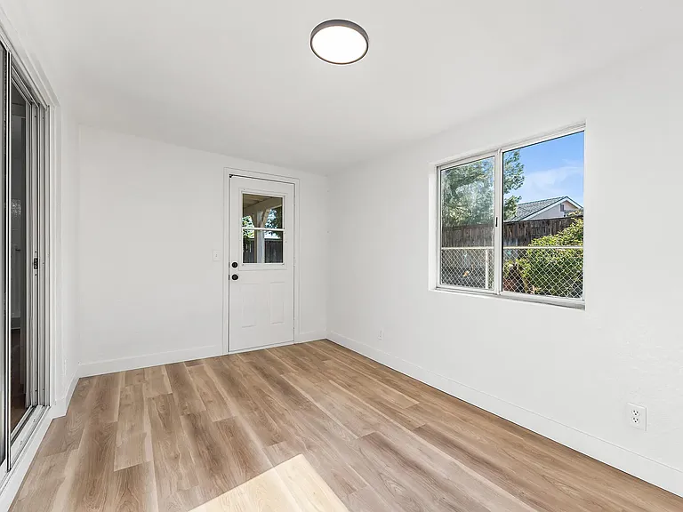 3817 Fernwood St — Photo 25