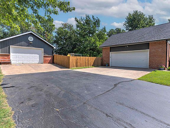 4th image of 2104 Cedar Crest Ct