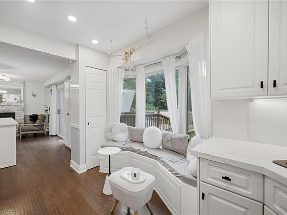 3rd image of 3217 Hazelwood Ave