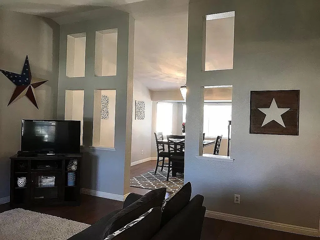 3 bed, 1324 sqft, $2,800 — Photo 2