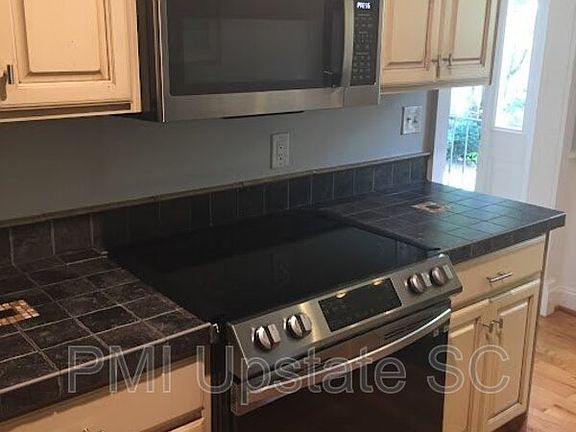 5th image of 900 N Main St Unit 22