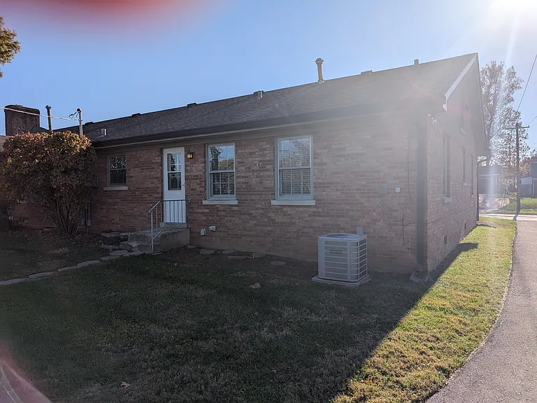 2023 Fontaine Rd — Photo 4