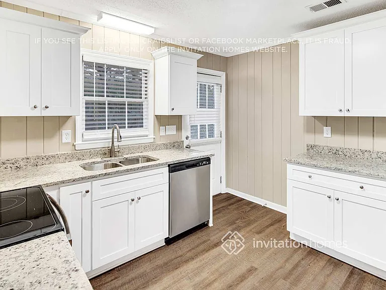 1223 Yuma St — Photo 14