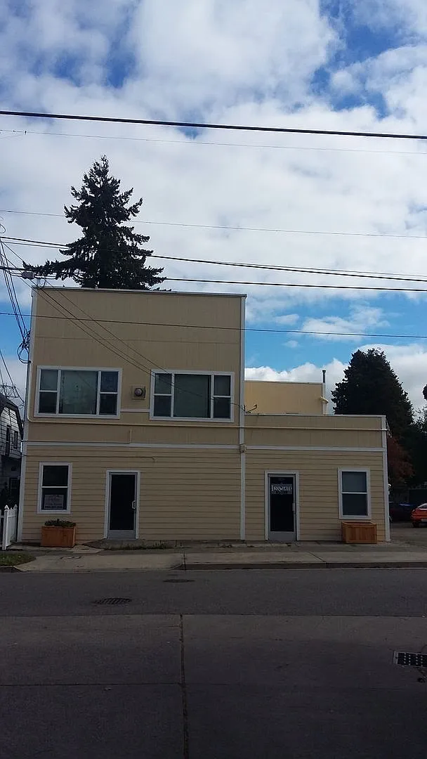 Upgraded 1 Bed 1 Bath Blocks from PSNS — Photo 1