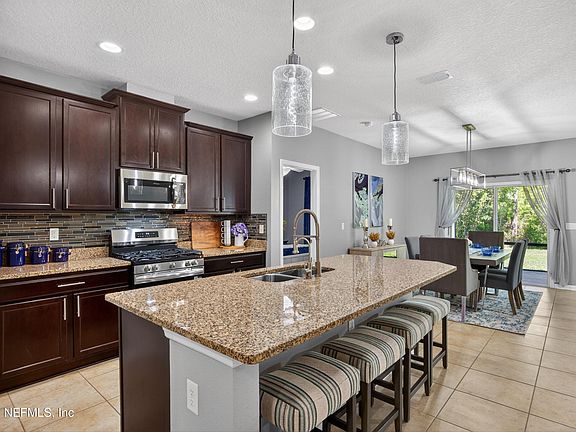 2nd image of 209 WILLOW RIDGE Drive