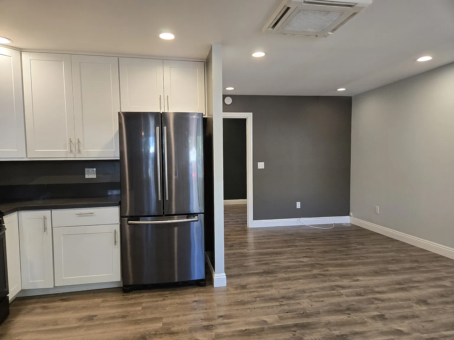 1 bed, 650 sqft, $2,350 — Photo 3
