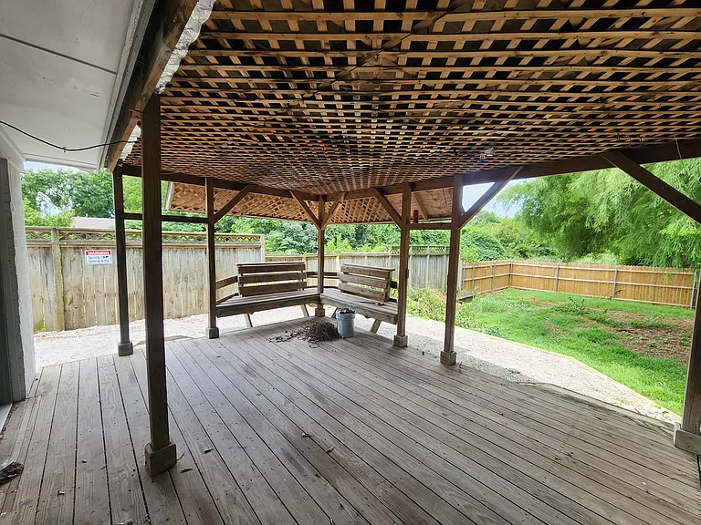 2521 W Brooks St — Photo 11