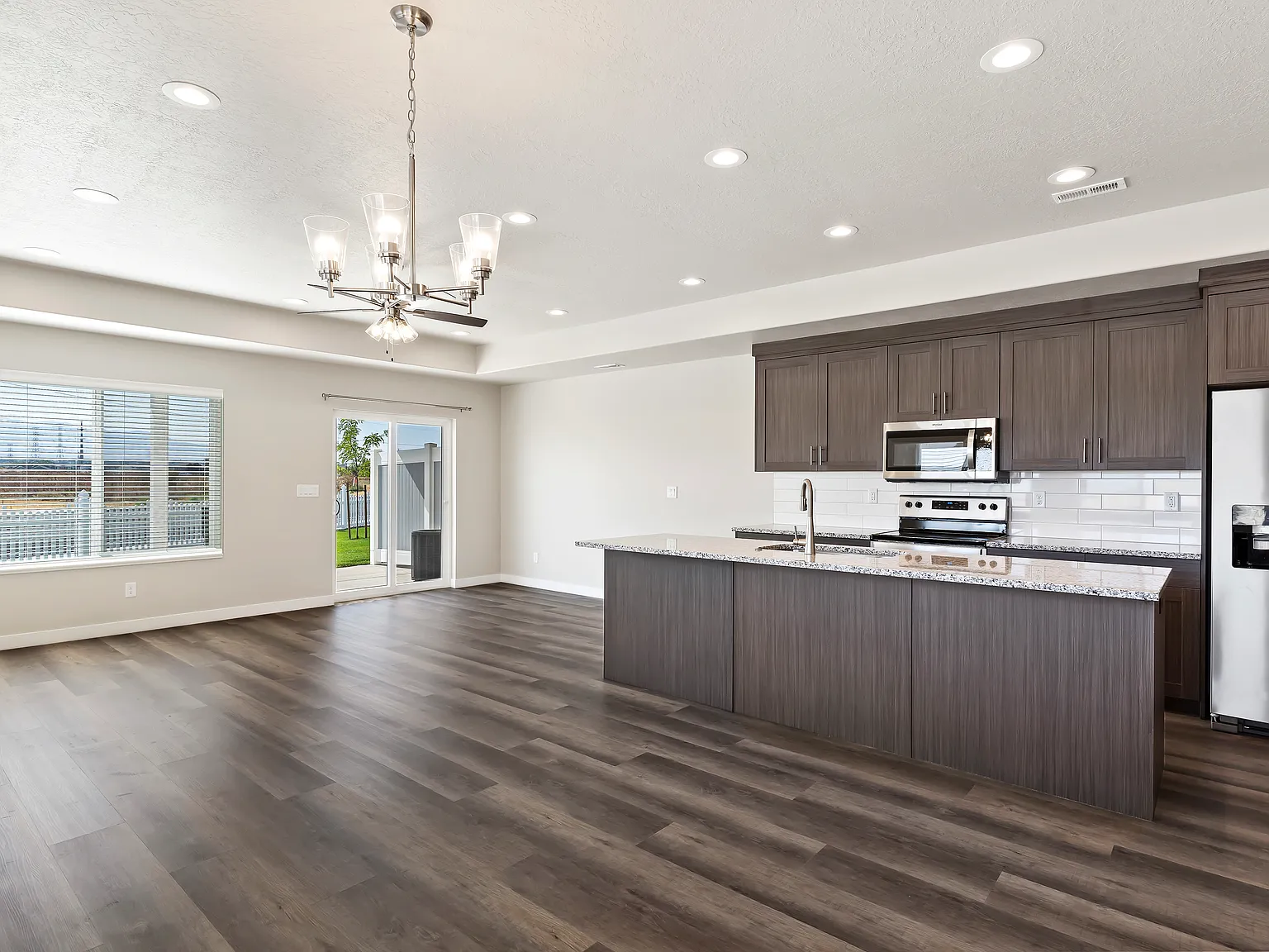 3 bed, 2.5 bath, 1600 sqft, $1,900 — Photo 3
