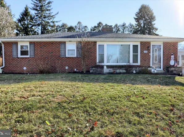 204 Sunset Dr, New Cumberland, PA 17070