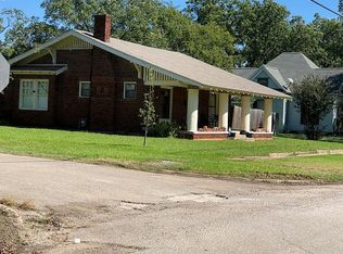 401 Market St E, Honey Grove, TX 75446